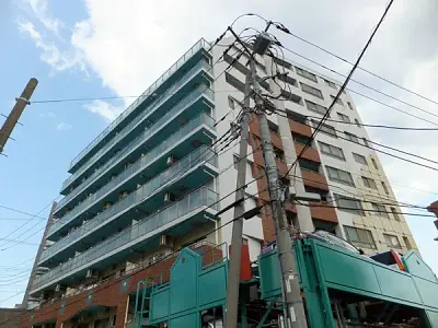 ロワール鶴見駅前